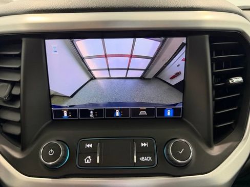 Used 2023 GMC Acadia SLT w/ Technology Package AWD/4WD image 17