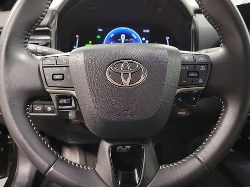 Used 2025 Toyota Camry SE FWD image 18