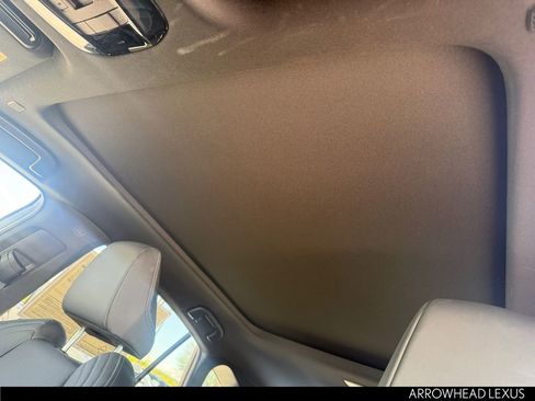 Used 2024 Toyota Venza Limited image 29