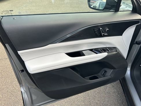 Used 2024 Cadillac Lyriq Luxury image 10