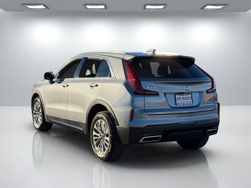Used 2024 Cadillac XT4 Premium Luxury image 3