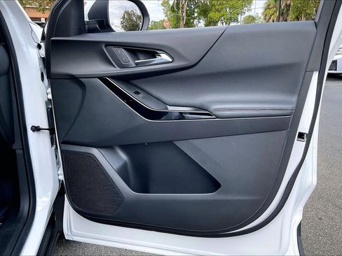 Certified 2025 Chevrolet Equinox LT w/ Safety and Technology Package image 23