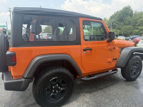 Used 2025 Jeep Wrangler Sport AWD/4WD image 6
