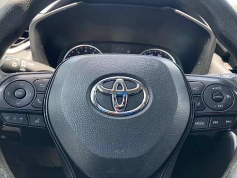 Used 2022 Toyota RAV4 XLE FWD image 15