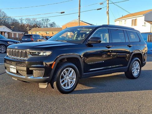 Used 2023 Jeep Grand Cherokee L Laredo image 3