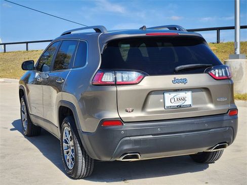 Used 2019 Jeep Cherokee Latitude Plus image 8
