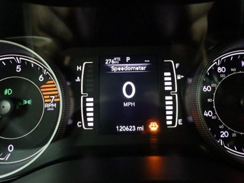 Used 2020 Jeep Cherokee Latitude Plus AWD/4WD image 19