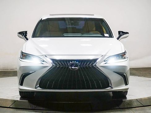 Used 2023 Lexus ES 300h w/ Premium Package image 2