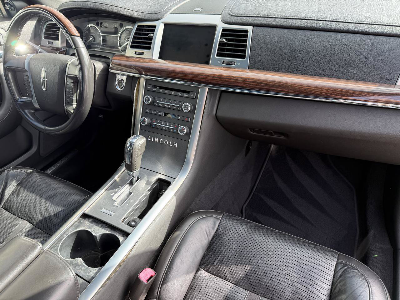 Used 2009 Lincoln MKS AWD image 19