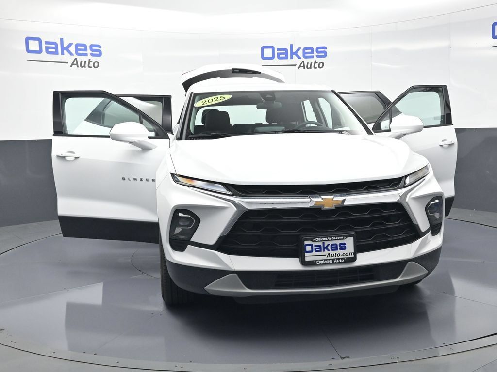 Used 2025 Chevrolet Blazer LT AWD/4WD image 55