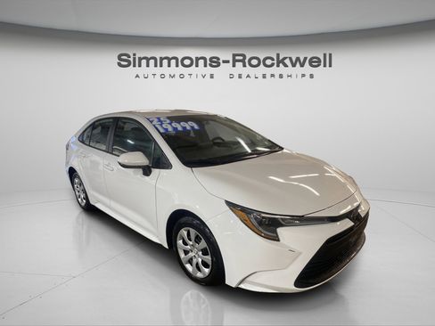Used 2025 Toyota Corolla LE image 1