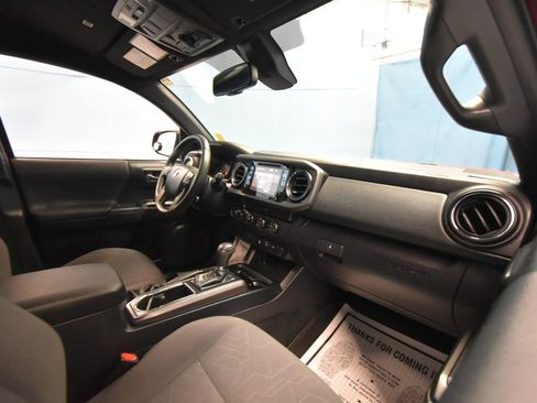 Used 2019 Toyota Tacoma TRD Off-Road AWD/4WD image 23