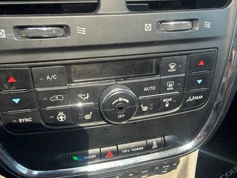 Used 2011 Chrysler Town & Country Limited FWD image 28