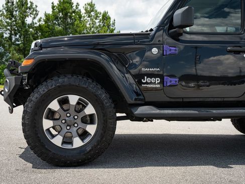 Used 2021 Jeep Wrangler Unlimited Sahara AWD/4WD image 4