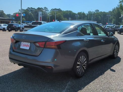 Used 2024 Nissan Altima 2.5 SV FWD image 5