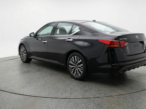 Used 2025 Nissan Altima 2.5 SV FWD image 6
