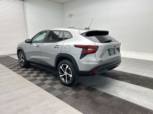 Certified 2024 Chevrolet Trax RS FWD image 3