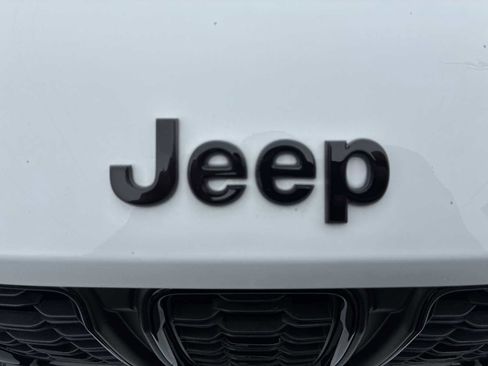 Used 2022 Jeep Grand Cherokee Altitude image 30