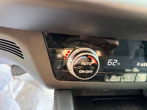 Used 2024 Mitsubishi Outlander SE image 30