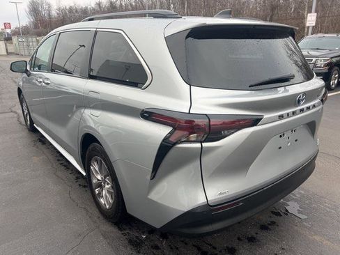 Certified 2024 Toyota Sienna XLE image 3