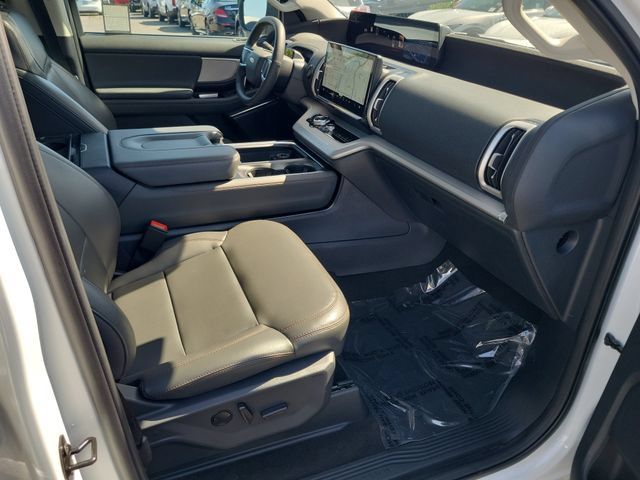 Certified 2025 Ford Expedition Active AWD/4WD image 18