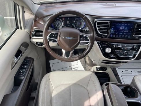 Used 2017 Chrysler Pacifica Touring-L Plus image 5