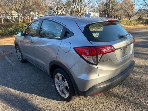Used 2022 Honda HR-V LX image 4