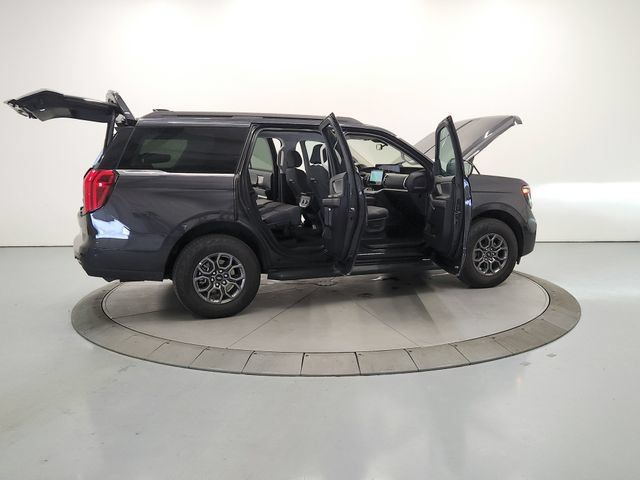 Used 2025 Ford Expedition Active RWD image 16
