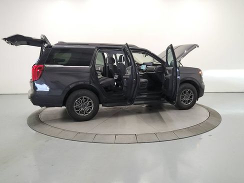 Used 2025 Ford Expedition Active RWD image 16