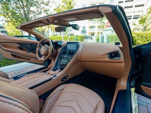 Used 2023 Aston Martin DBS Volante image 91