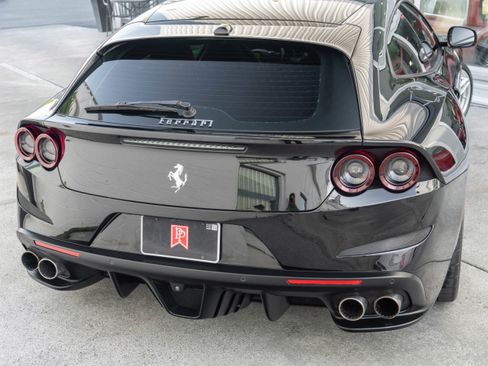 Used 2018 Ferrari GTC4Lusso T image 6