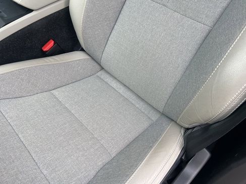 Used 2020 Volvo XC40 T4 Momentum image 8