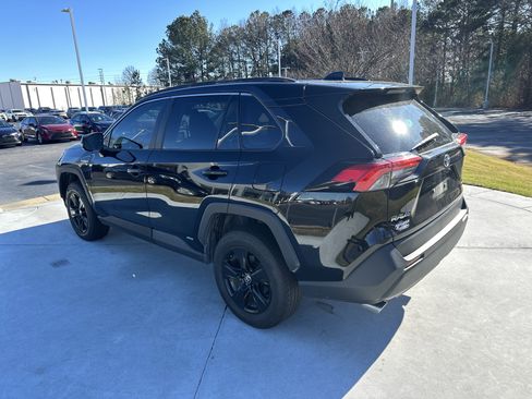 Used 2021 Toyota RAV4 XLE image 8