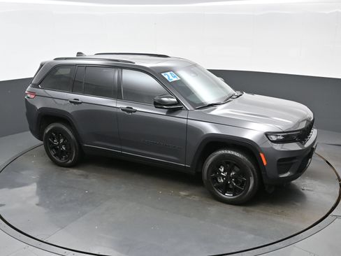 Used 2024 Jeep Grand Cherokee Altitude AWD/4WD image 43