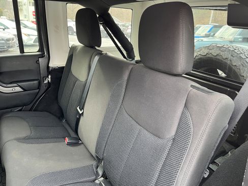 Used 2017 Jeep Wrangler Unlimited Sport image 14