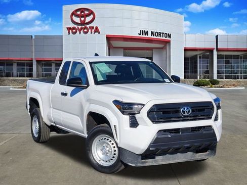 Used 2025 Toyota Tacoma SR image 1