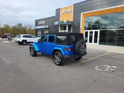 Used 2024 Jeep Wrangler Unlimited AWD/4WD image 12