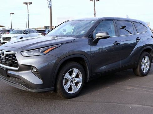 Used 2024 Toyota Highlander LE image 7