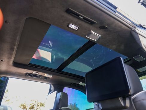 Used 2025 Cadillac Escalade V image 32