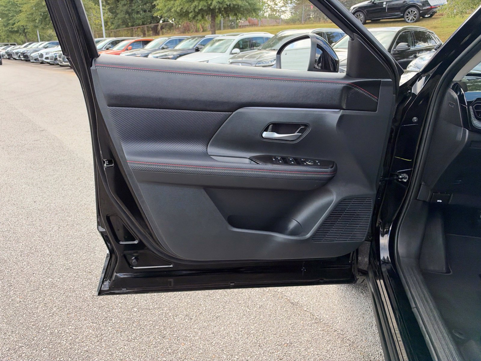 Used 2026 Nissan Kicks SR FWD image 23