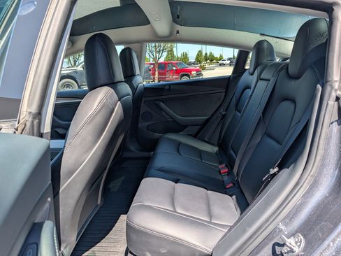 Used 2022 Tesla Model 3 Long Range AWD/4WD image 8