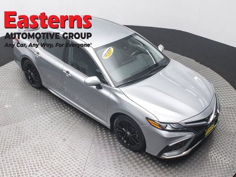 Used 2024 Toyota Camry XSE FWD image 3