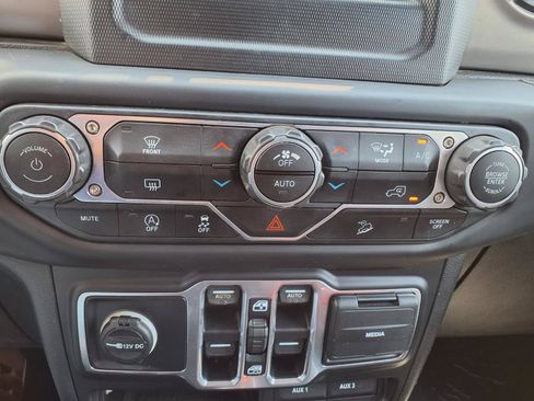 Used 2019 Jeep Wrangler Unlimited Sport S AWD/4WD image 24