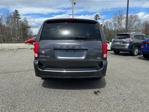 Used 2017 Dodge Grand Caravan SE FWD image 4