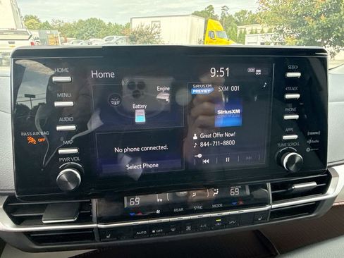 Used 2024 Toyota Sienna XLE image 11