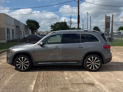Used 2023 Mercedes-Benz GLB 250 4MATIC w/ Premium Package image 8
