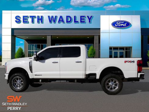 Used 2023 Ford F250 Platinum w/ FX4 Off-Road Package image 3
