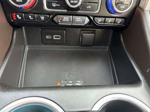 Used 2023 GMC Yukon XL SLT w/ SLT Luxury Package image 31