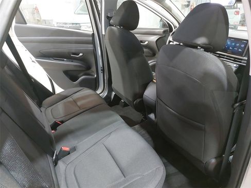 Certified 2025 Hyundai Tucson SE image 11