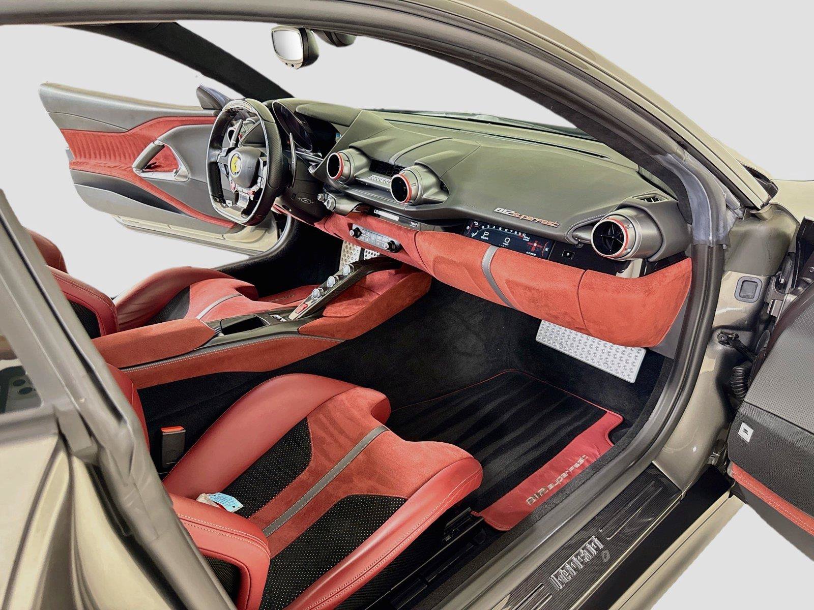 Used 2019 Ferrari 812 Superfast RWD image 29